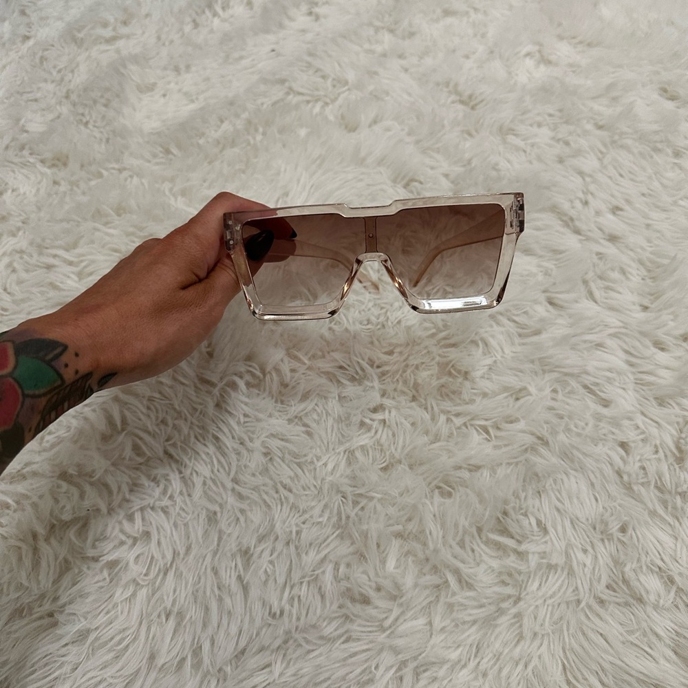 Stylish Pink Beige Sunglasses - Picture 4 of 4